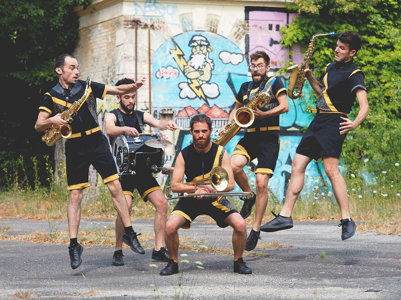 Mouv-N-Brass-creditCaktus